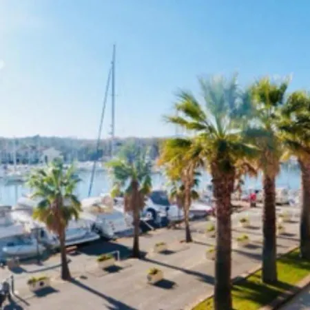 Logement insolite dans le Golfe de Saint Tropez Bateau-hôtel