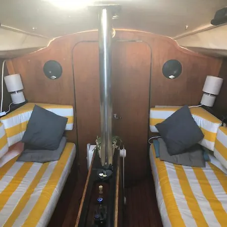 Bateau-hôtel Logement insolite dans le Golfe de Saint Tropez Cogolin