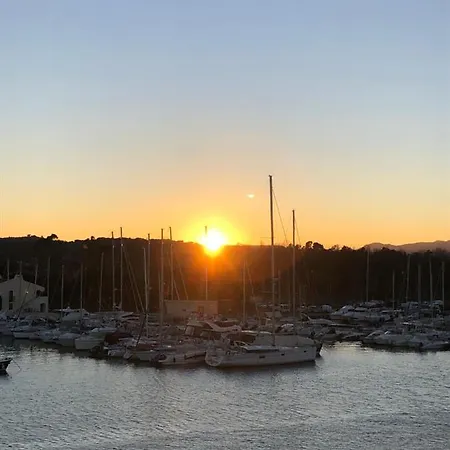 Logement Insolite Dans Le Golfe De Saint Tropez 船屋 孔格林